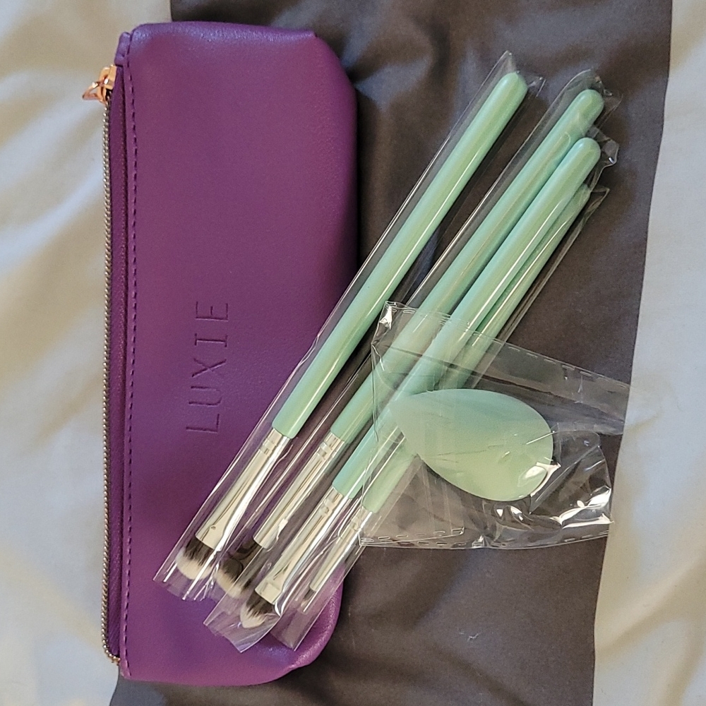 Luxie Florals brush set